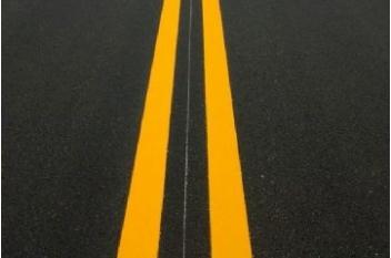 道路交通標(biāo)線在性能上有什么樣嚴(yán)格的要求呢？